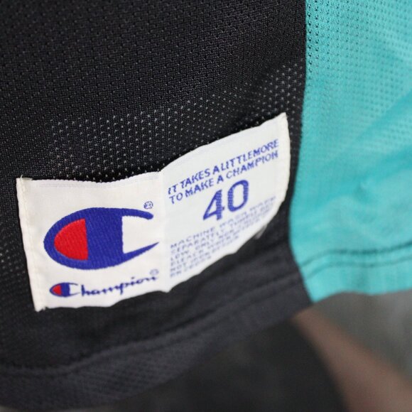 Vancouver Grizzlies Jersey (VTG) - Mike Bibby 10 by Champion - Men's Size 40 - Picture 10 of 11